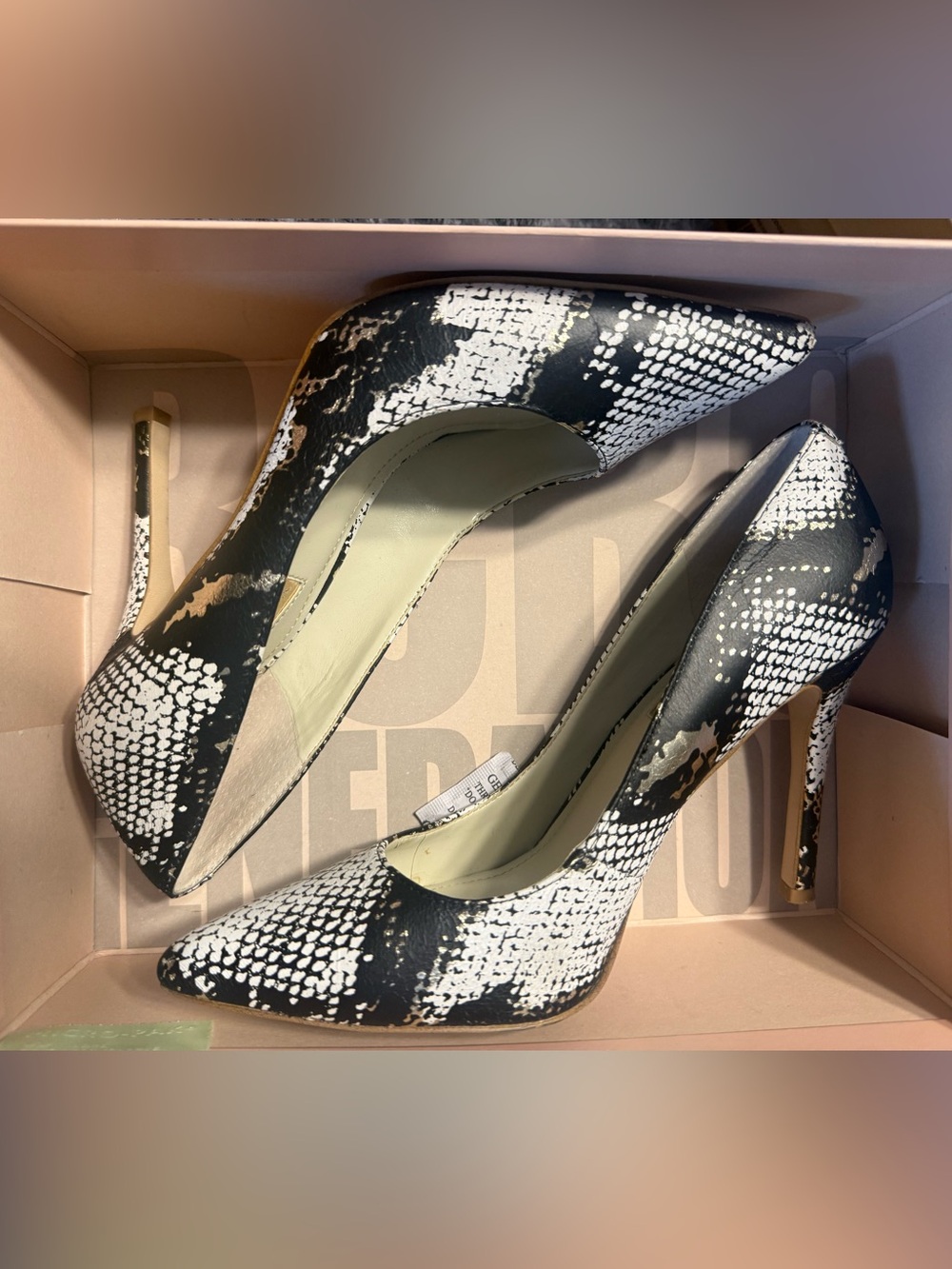 BCBG pumps - Picture 2 of 6